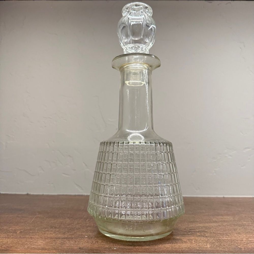 Vtg Vintage MCM molded glass depression glass Decanter and stopper - Picture 3 of 10